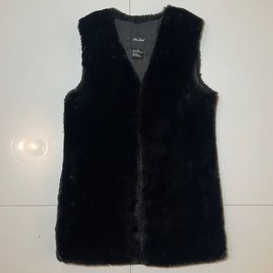 Me Jane Black Faux Fur Vest Size Small